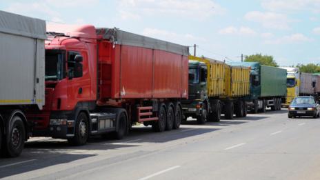 Спират камионите по главните пътища утре от 14 до 20 ч. 