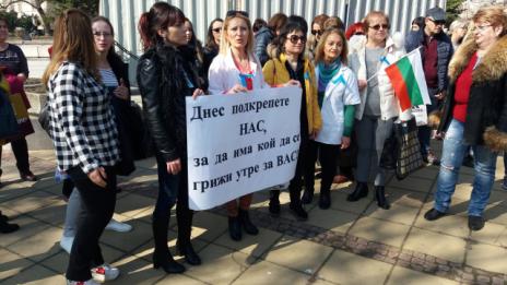 Медицинските сестри плашат с вълна от протести