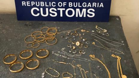 Задържаха половин килограм контрабандно злато на Калотина