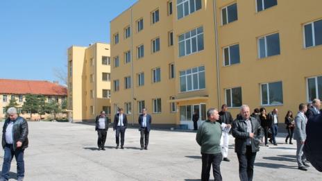 С пари от Чехия ремонтираха бежанския център в Харманли