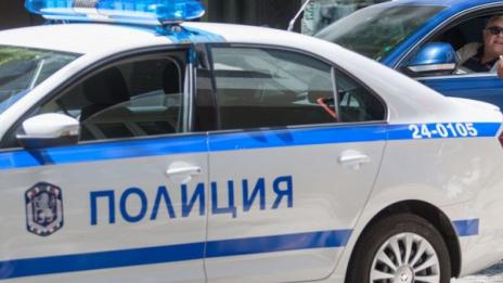 Млад мъж е убит с нож в жилищен блок