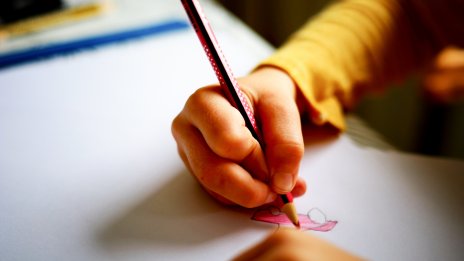 Важно за родителите: Спират детските надбавки при отсъствия