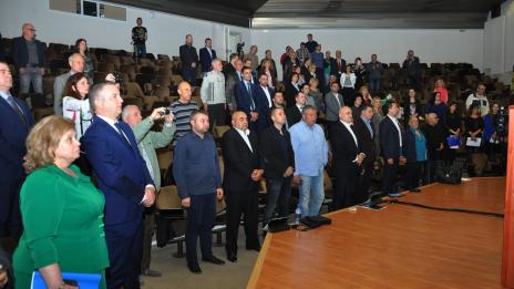 Хуманитарната гимназия става средно училище
