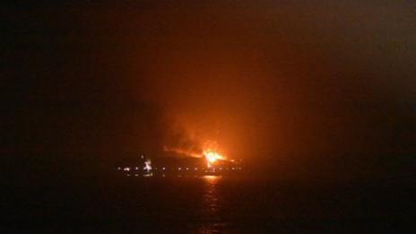 Турски кораб горя край Крапец, загина моряк