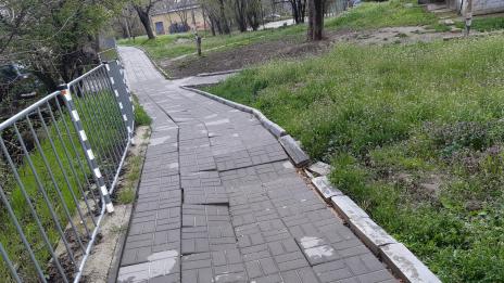 Част от пешеходна зона пропада за трети път във Варна