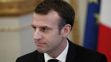 Френският президент обяви мерки, с които да уталожи гнева на „жълтите жилетки“