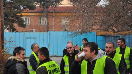 И надзирателите от Варненския затвор излязоха на протест