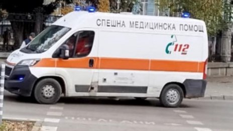 Кола се блъсна в крайпътен стълб до "Евксиноград"