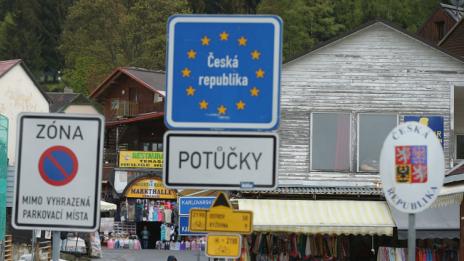 Чехия затваря границите си