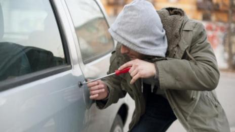 Полицията в София залови двама автокрадци след преследване