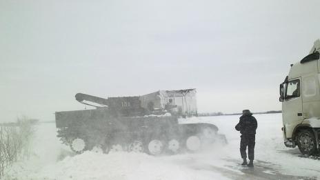 Украински бойци загинаха при удар на камион и автобус