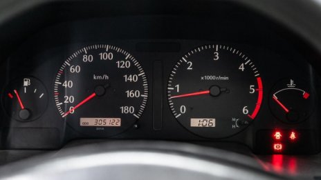 Удивителен знак свети на таблото! Какво означава и трябва ли да ви притеснява?