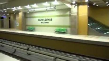 Мъж скочи пред влак на метрото в София