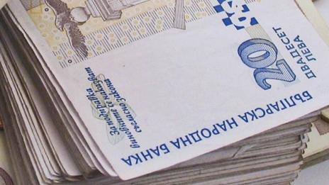 Управляващи и синдикати спoрят за ръста на доходите