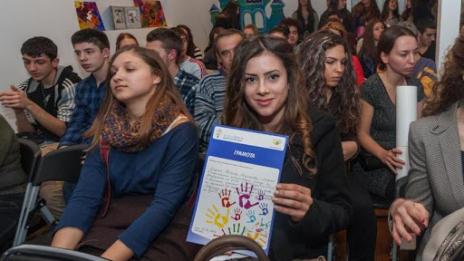 Две варненчета взеха стипендии, за да развиват дарбите си 