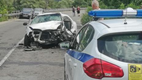 Мъж и две деца загинаха в катастрофа 