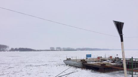 Замръзналата река Дунав край Силистра