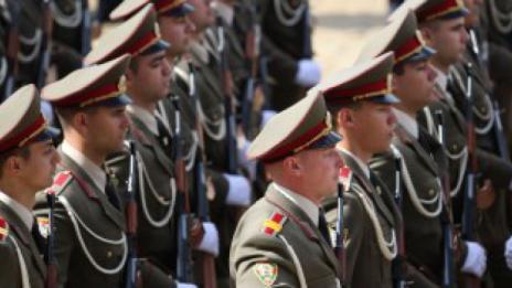 Вдигат възрастта за влизане в армията