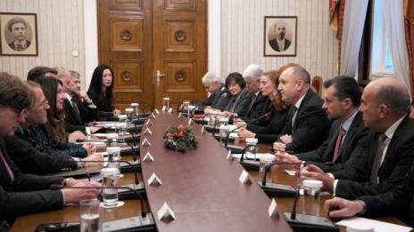Радев предлага: България да е домакин на инициативата "Три морета"