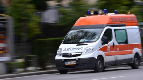Дете падна от прозорец на третия етаж в центъра на Варна