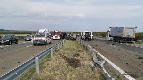 Адска катастрофа затвори „Тракия” в двете посоки