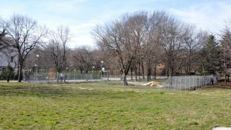 Продали на Петя Славова близо декар от Морската градина във Варна
