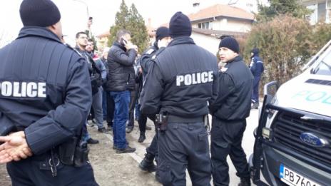 Отново напрежение във Войводиново: Ромите се върнаха в селото