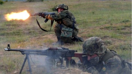 Армията търси да наеме над 500 военни