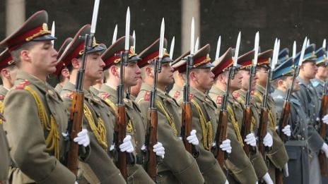 5600 са свободните места за кадрови военнослужещи