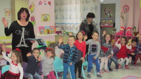 С мило тържество децата от ЦДГ „Хр. Ботев“ поздравиха баби и дядовци