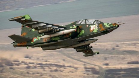 Украйна е получила от Запада щурмови самолети Су-25 във вид на резервни части