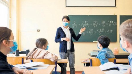 Тежки изпити за онлайн учениците. Върху целия взет материал ли?