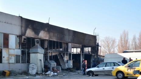 Пожар в столична автокъща