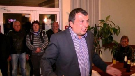 Протест в защита на кмета на Септември блокира пътя за час