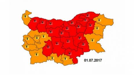 Червен код за опасно горещо време е обявен в 17 области 