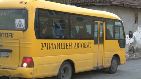 Училищен автобус катастрофира в Русенско, две деца са леко ранени