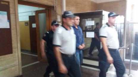 Прокуратурата внесе протест за домашния арест на инспектора от варненския затвор