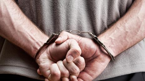 Румънец удуши гаджето си, закъснявали за полет