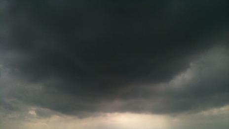 Облачно, ветровито и със слаби валежи