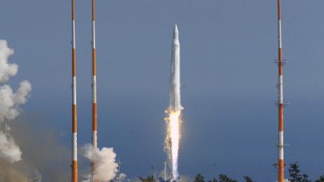 Китай изстреля възвръщаем научен спътник