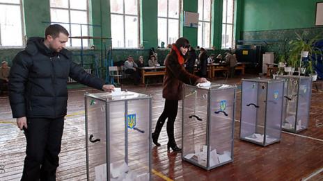 Източна Украйна избра новите си президенти 