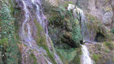 Туристите, затрупани при Крушунските водопади, се задушили