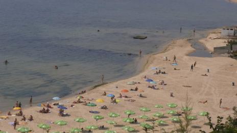 Удължават срока на договори за концесия за морски плажове