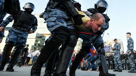 Над 800 души в ареста след вчерашния протест в Москва