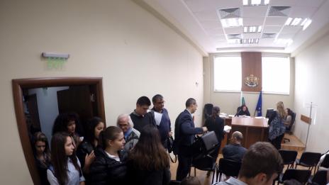 Деветокласници научиха как да станат съдии