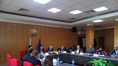 Предвиждат студенти във Варна да пътуват безплатно с градските автобуси
