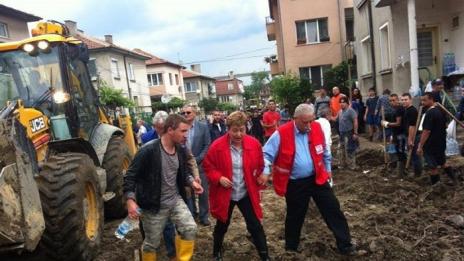 Кристалина Георгиева: Впечатлена съм от числеността на доброволците във Варна