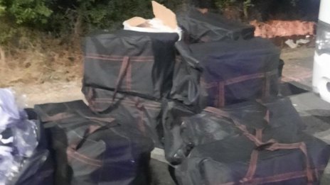Унищожават 2,2 тона храни с неизвестен произход