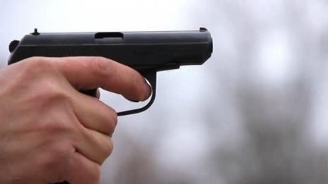 Мъж стреля с газов пистолет на автобусна спирка във Варна