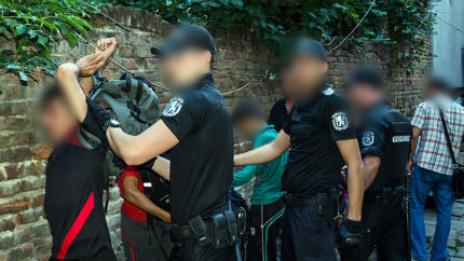 Още 55 нелегални мигранти задържаха столичните полицаи тази нощ